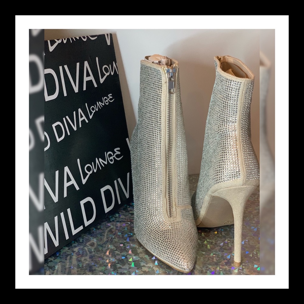 Women’s Booties size 6